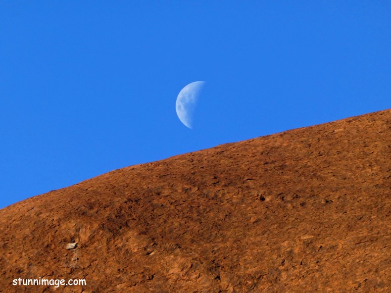 moon rise over ularu.jpg